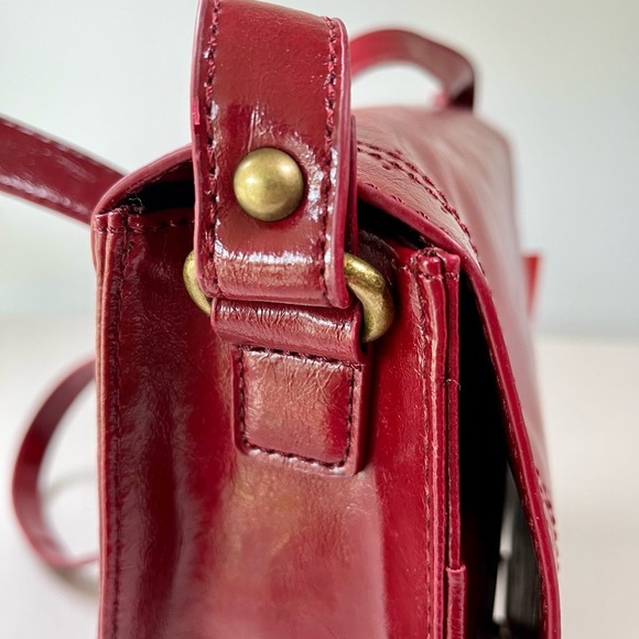 Mossimo Supply, Burgundy Crossbody, faux leather Bag with adjustable strap. NWT - Picture 10 of 12